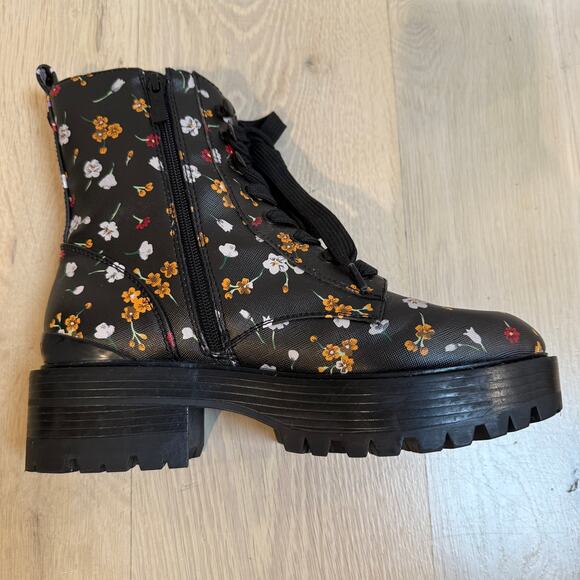 Guess Fearne Floral Black Combat Boots SZ 8.5 Vegan Leather Punk Grunge Emo Y2K - Picture 6 of 11